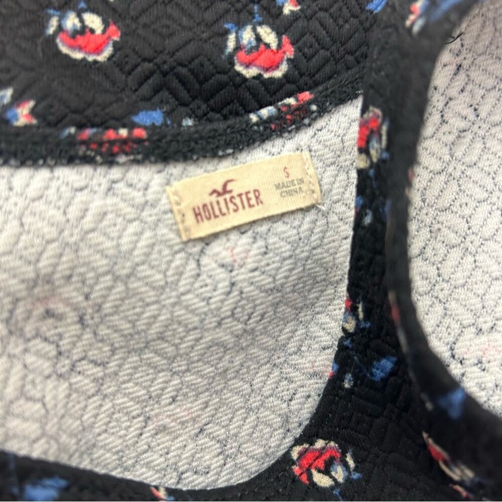 Hollister black and floral high neck crop top - Picture 6 of 8
